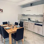 Apartment Gule *