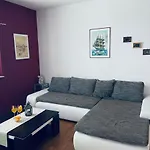 Apartment Gule *