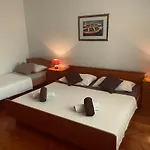 Apartment Gule *