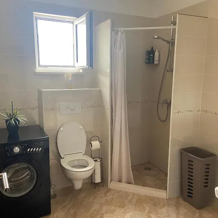 Gule Apartmán Slatine