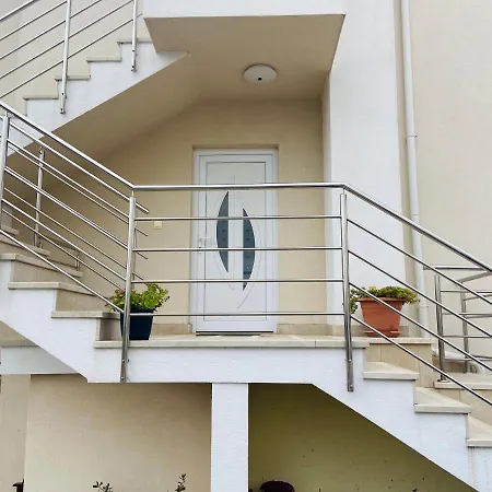 Apartment Gule *